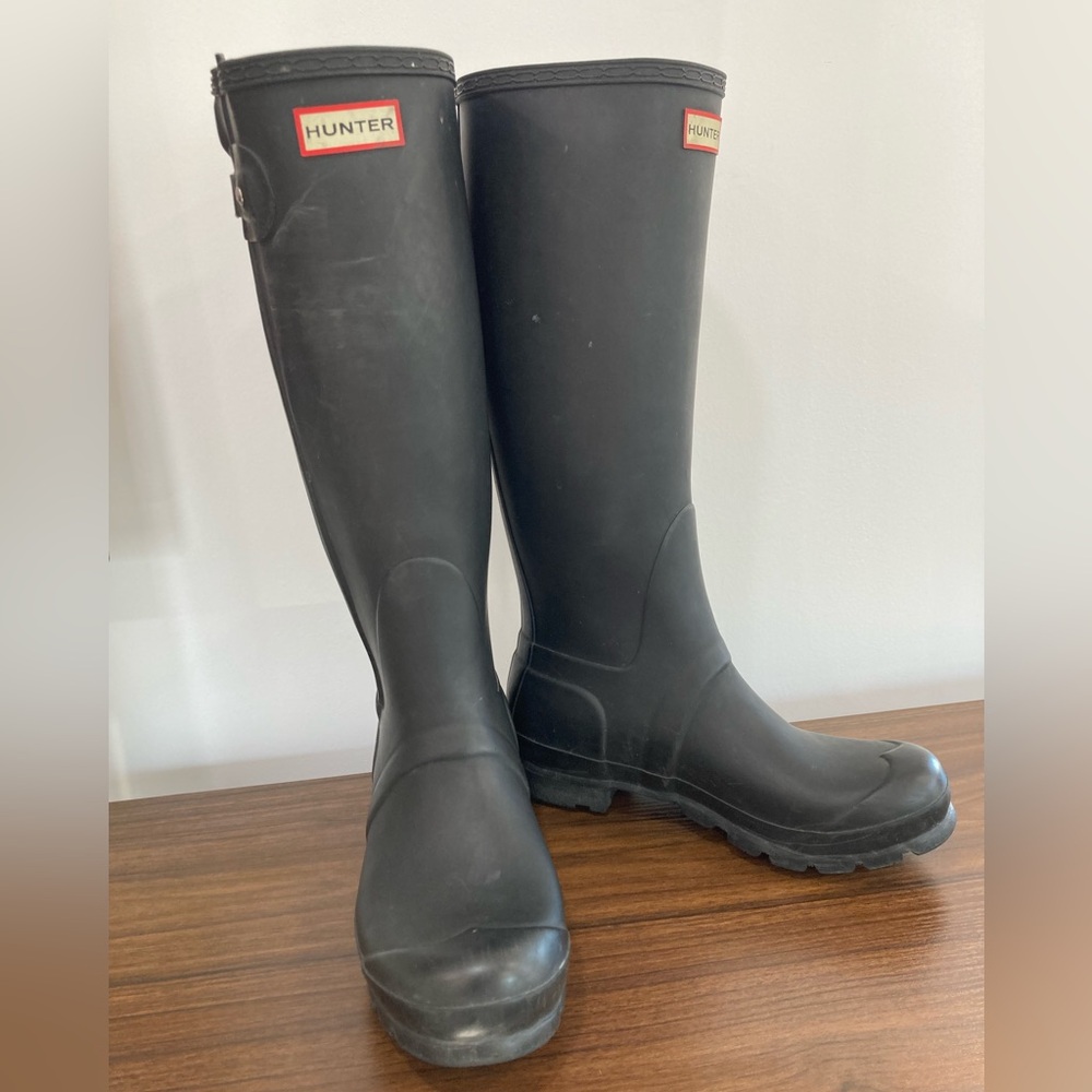 HUNTER Women's Original Tall Matte Black Rain Boot With Zipper (Size 7)